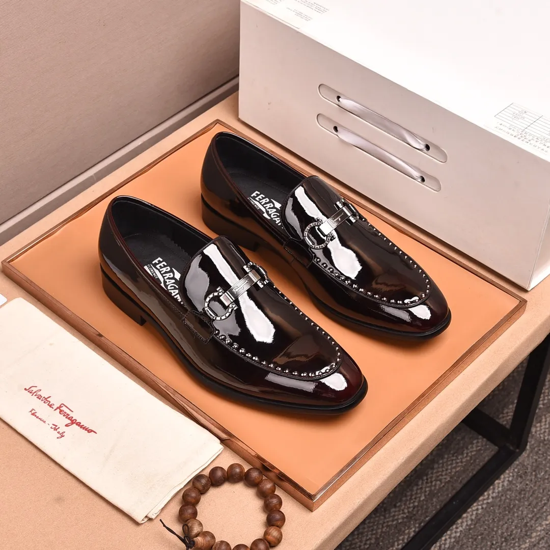 Men's shoes 💰540📛📛(water-dyed cowhide) Salvatore Ferragamo high-end (Salvatore Ferragamo) is the world's top luxury footwear brand. It comes from the fashion kingdom of Italy and is famous all over the world for its traditional handmade design and novel styles...🚶🏻🚶🏻New suit shoes are available simultaneously at the counter. This model is purely handmade. The fabric is imported from Italy's original first-layer cowhide. Soft water-dyed cowhide lining. Original authentic outsole🌀🌀Size: 38➖45
